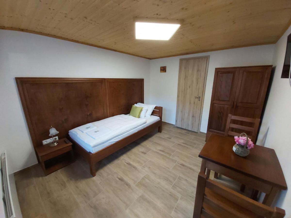 Bed and Breakfast Mamutfenyo Panzio Tata Exterior foto