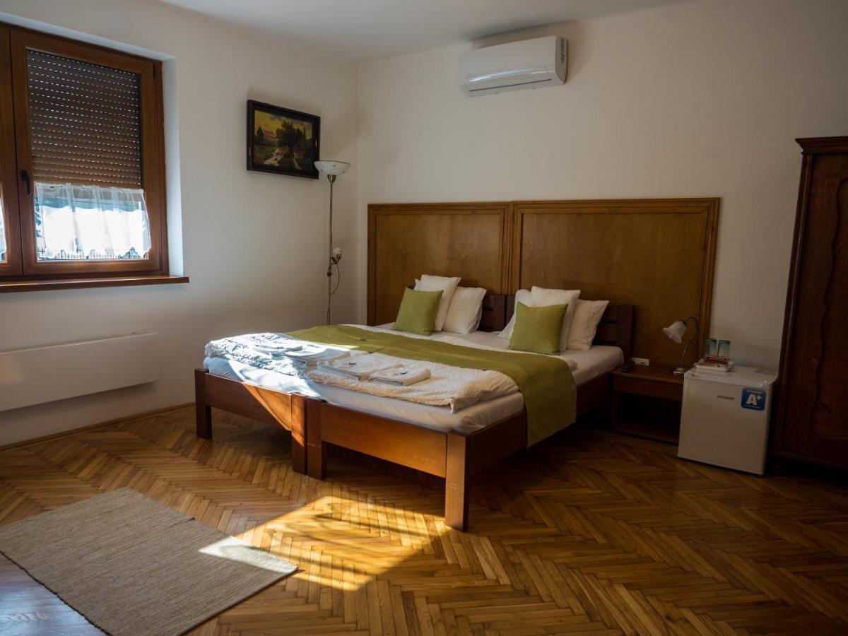 Bed and Breakfast Mamutfenyo Panzio Tata Exterior foto