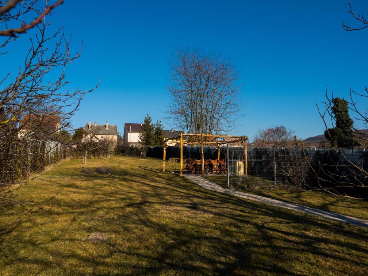 Bed and Breakfast Mamutfenyo Panzio Tata Exterior foto