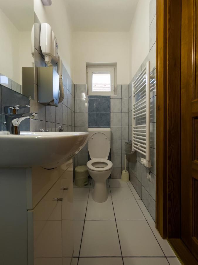 Bed and Breakfast Mamutfenyo Panzio Tata Exterior foto