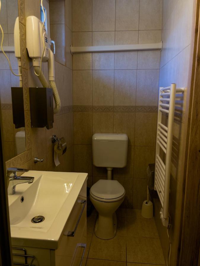 Bed and Breakfast Mamutfenyo Panzio Tata Exterior foto
