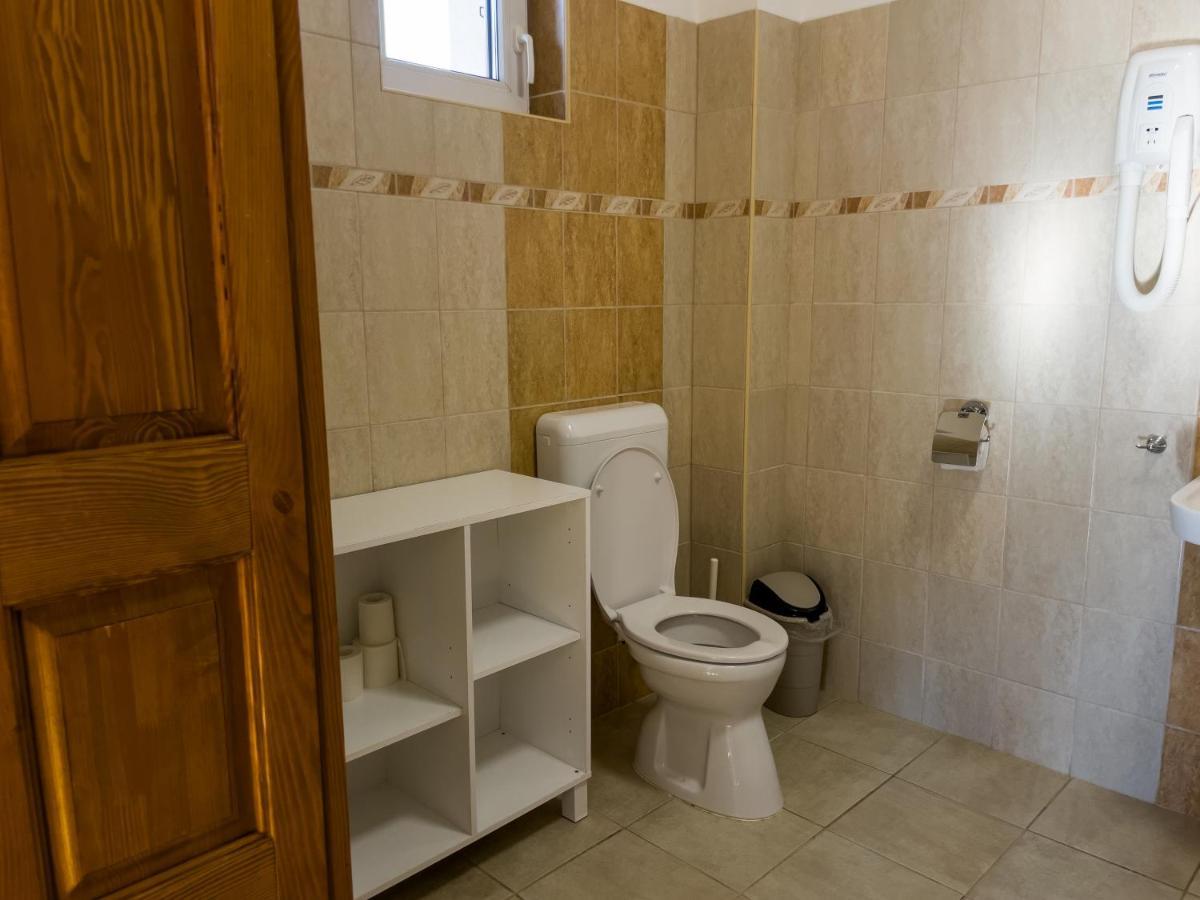 Bed and Breakfast Mamutfenyo Panzio Tata Exterior foto
